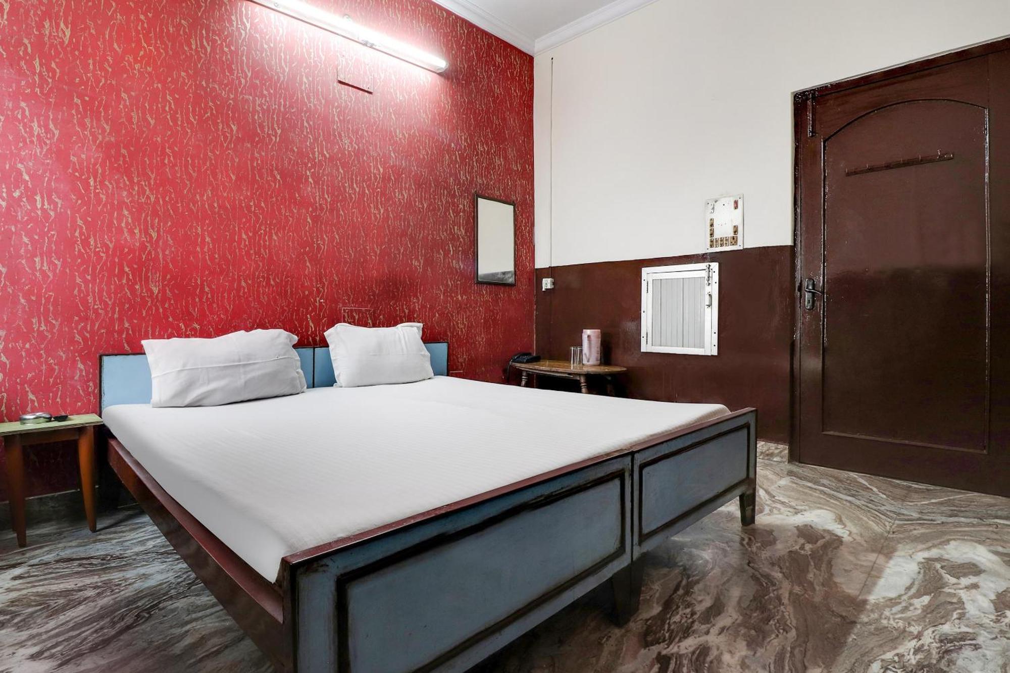 Spot On 40076 Hotel Sunny Bhairaun Ghāt Zewnętrze zdjęcie